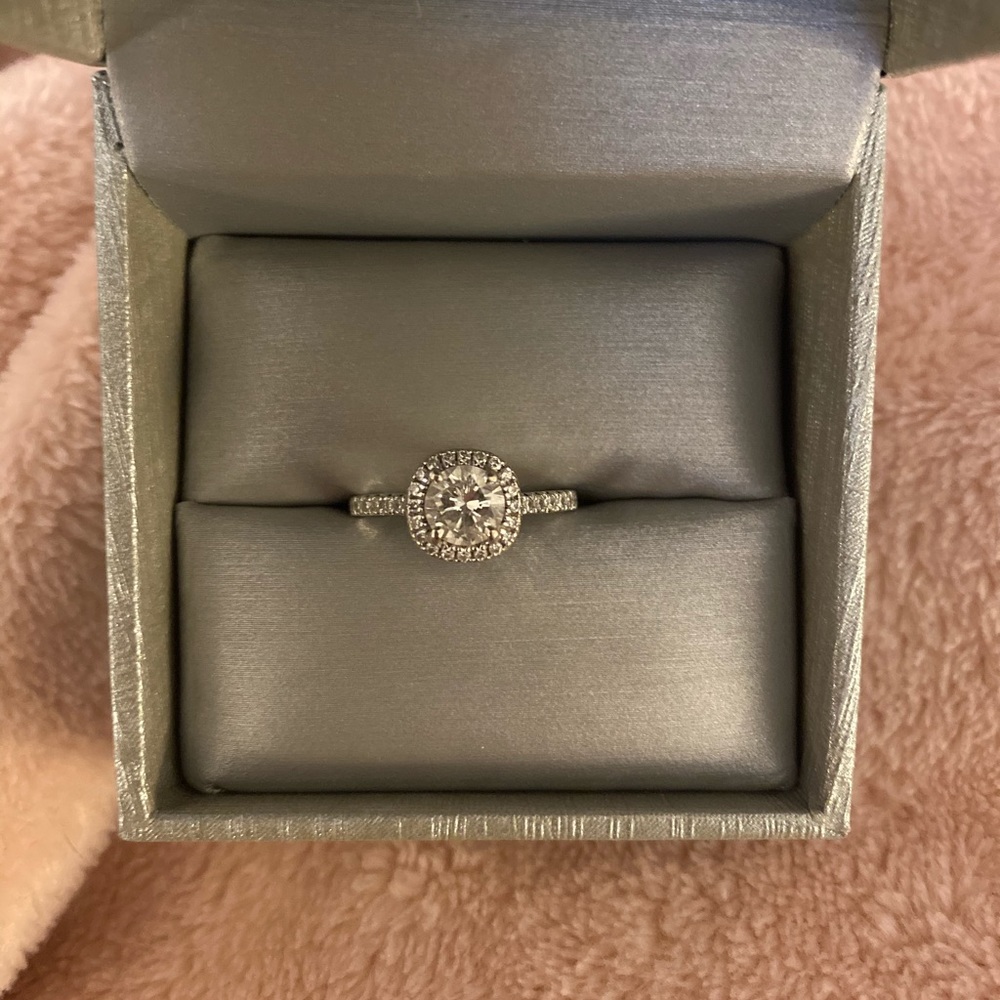 Women's Engagement & Wedding Band Set